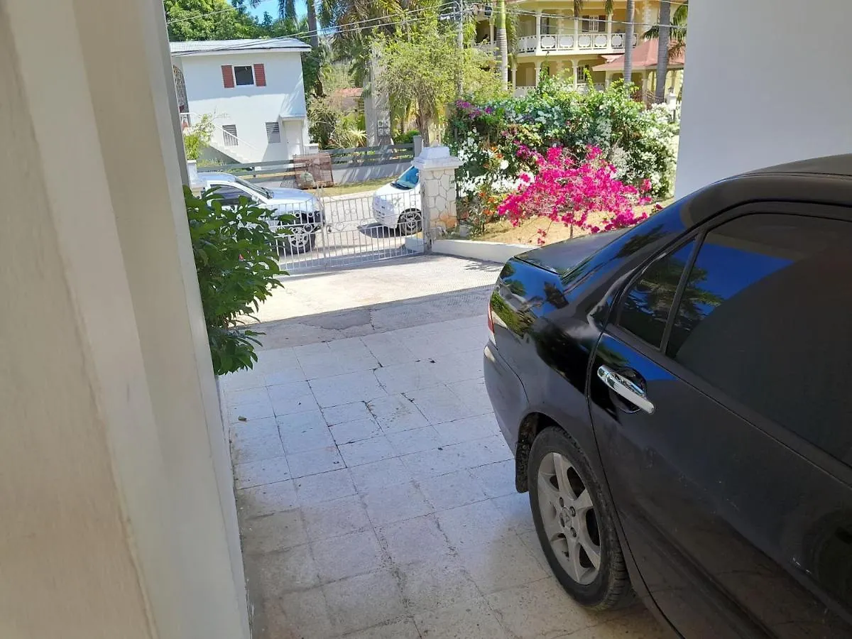 Villa Chinnor-Kent Ave Montego Bay 0*,